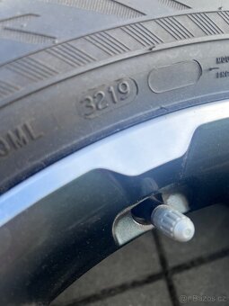 Kia Sportage - 18" alu + zimní 235/60 R18 Nokian 6-7mm - 8