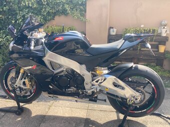 Aprilia RSV4 - 8