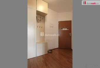 Pronájem 1kk 48m2 P8 Ďáblice novostavba garážové stání nadst - 8