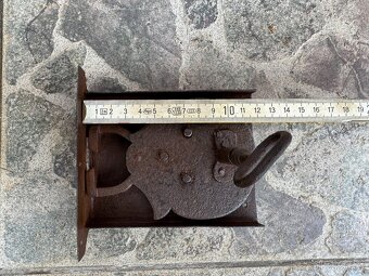 Starožitný zámek asi k truhle - 8