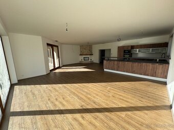 Pronájem novostavby rodinného domu 296 m2 - 8