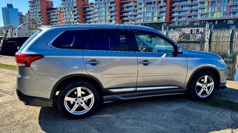 Mitsubishi Outlander 2,2 DI-D, 4x4 - 8
