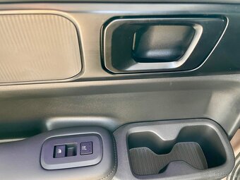 Hyundai Santa Fe HEV 1,6T-GDi 158kW Calligraphy - 8