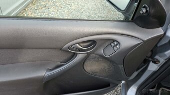FORD FOCUS 1,6 16V COMFORT - 8
