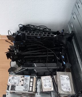 Diskové pole DELL 400 TB + SDD disky + PC R520 - 8