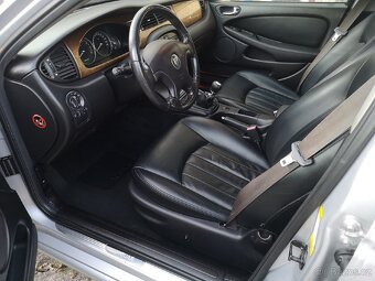 Jaguar X-Type 2.5 V6 - 8