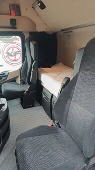 Mercedes Benz Actros - 8