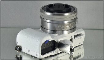 Sony A 5100 + 16-50mm DSLMFull HDVWIFI950 Exp. - 8