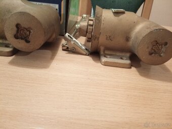 BRANO, ZAVÍRAČE DVEŘÍ, 3ks - 8