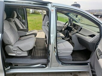 TOYOTA PREVIA/SIENNA LE 3,5 V6 2016  8  MÍST TOP STAV - 8