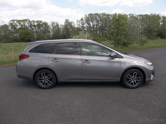 Toyota Auris 1,6 Kombi, r.v. 06/2015, najeto jen 103tkm - 8