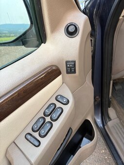 Ford Explorer Eddie Bauer - 8