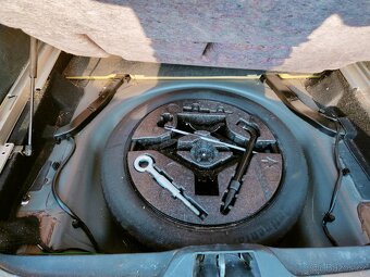 Volvo V70III D5 136kw -Náhradní díly - 8