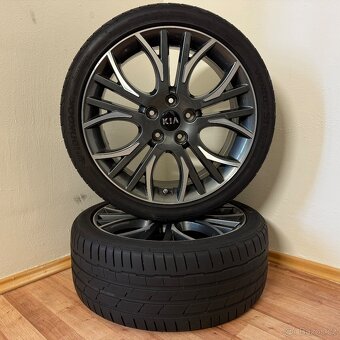 KIA CEED II 2 5x114,3 R18 ET55+LETNÍ 225/40R18 6mm - 8