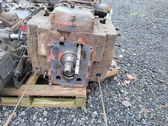 ZETOR 7045 díly (motor,převodovka,kabina a td.) - 8