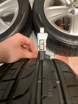 Alu kola Škoda R17 5X112 NOVÉ LETNÍ PNEU 225/50 R17 TOP STAV - 8