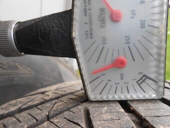 ZIMNÍ PNEU 185/60/15 PIRELLI OBUTĚ NA DISKU ŠKODA - 8