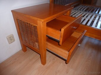 2x dřevěný noční stolek - oba za 1300,- - 8