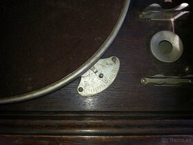 Prodám historický gramofon Hismaster Voice v nálezovém stavu - 8