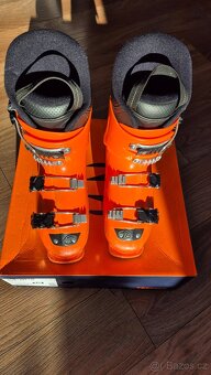 Prodám juniorské lyže ROSSIGNOL HERO MULTI EVENT 150cm - 8