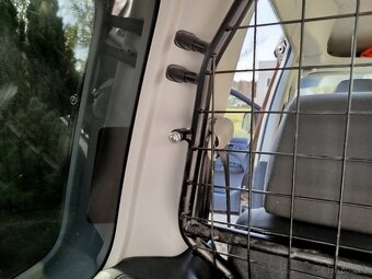 VW Caddy dělící mříž nákladového prostoru 2003-2015 - 8