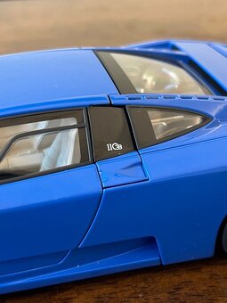 1/18 Autoart Signature Bugatti EB110 GT Blue - 8