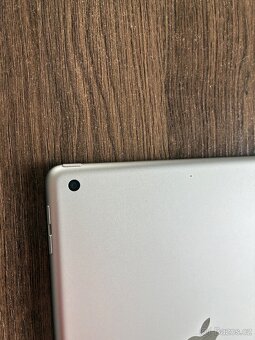 Apple iPad 6.generace 32 GB - 8