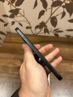 Apple iPhone 16 128GB - 8