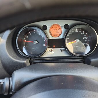 Nissan Qashqai 1.6i 84Kw PANOR./TAŽNÉ/BEZKLÍČ. - 8