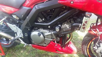 Suzuki SV650S - 8