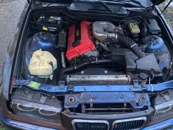 BMW E36 coupe 1.8is - 8