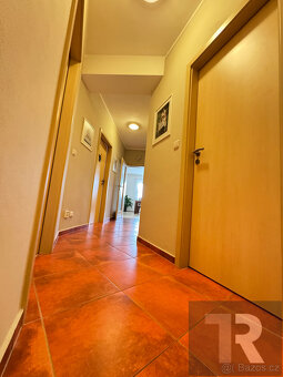 Prodej bytu 3+kk+B, 108 m2 s venkovním parkovacím stáním v P - 8