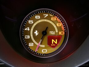 FERRARI F8 Tributo - 8