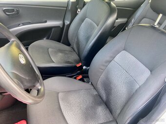 Hyundai i10, 1,1i(51kW), nová STK do 04/2027, nízký nájezd - 8