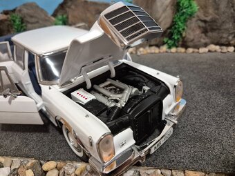 Prodám model 1:18 Mercedes Benz 600 Pullman - 8