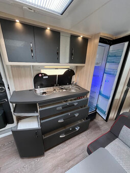 Karavan Hobby 545 KMF DE LUXE EDITION, 1.MAJITEL, SUPER STAV - 8