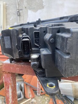 přední světla octavia 3FL právo na náhradní díly - 8