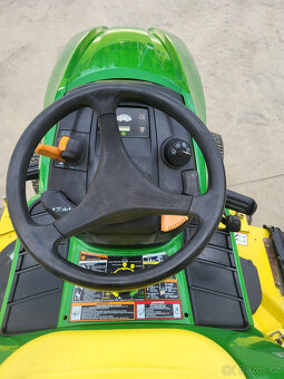 Zahradní traktor sekačka John deere x500 - 8