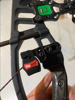 PRODÁM ŠPIČKOVÝ KLADKOVÝ LUK - HOYT POWERMAX - 8