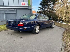 Jaguar XJ - 8