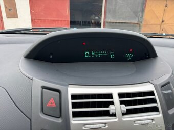 Yaris 1,0 VVt-i 51KW, ČR - 8