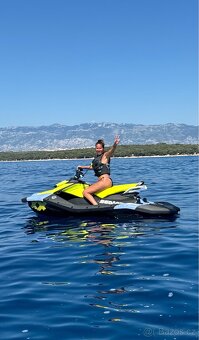 2024 Sea Doo SPARK TRIXX 3-up iBR 90hp modro-žlutý - 8