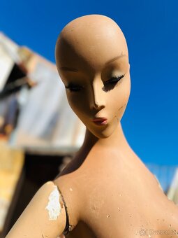 Retro, strará figurína z 60.–70. let – sádrová - 8