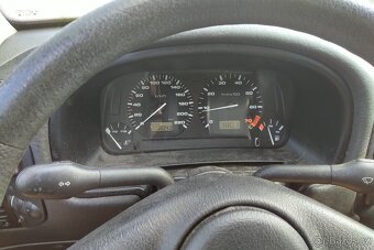 VW Polo 1.6i benzín - 8