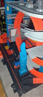Hotwheels Ultimate Shark - 8