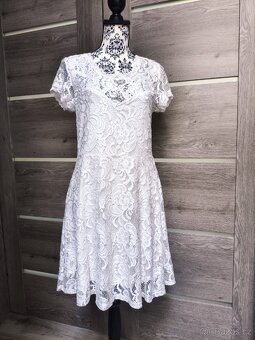 Bílé krajkové koktejlové šaty 38/40 - 8