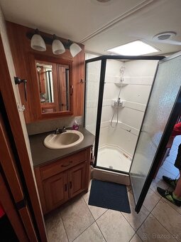 Prodám obytný speciál Coachmen Pathfinder - 8