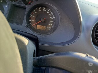 Prodám Seat Ibiza 1.2 47kW, r.v.2006, najeto 122000km - 8