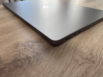 Macbook AIR m2 15" - 8