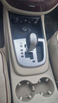 HYUNDAI SANTA FE - 8